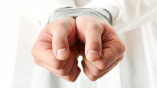 Посетителя связали скотчем в офисе «Казахтелекома» в Алматы