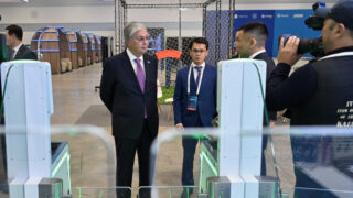 Президент Казахстана посетил выставку Digital Bridge и познакомился с цифровыми проектами