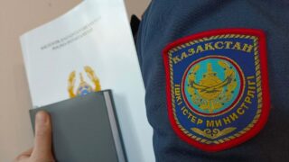 Пьяный астанчанин  сорвал жилет и разбил очки полицейскому