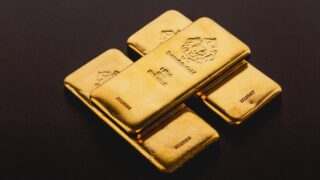 Рост цен на золото из-за политической неопределенности на Ближнем Востоке