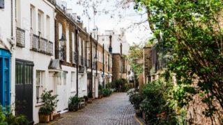 Снижение цен на британскую жилую недвижимость достигло рекордного уровня за последние 13 лет