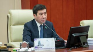 Спикер мажилиса раскритиковал позицию банковского лобби и призвал к срочным изменениям