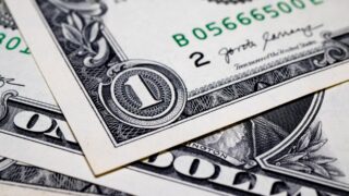 Устойчивая торговля доллара США перед выступлением главы ФРС