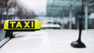 В Казахстане таксисты в среднем зарабатывают почти 500 тысяч в месяц