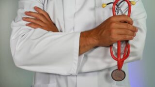 Как в поликлиниках будут записывать к узким специалистам без направления терапевта?