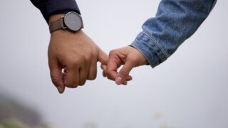 Желающих зарегистрировать брак казахстанцев обяжут просмотреть видеоролики о счастливой семье