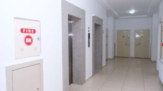 Жители сгоревшего дома в ЖК «Аккент» вернулись в свои отремонтированные квартиры