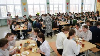 579 тенге на питание школьников: информацию прокомментировал глава Минпросвещения