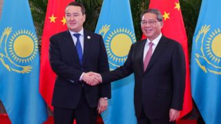 Алихан Смаилов встретился с премьером госсовета Китая Ли Цяном