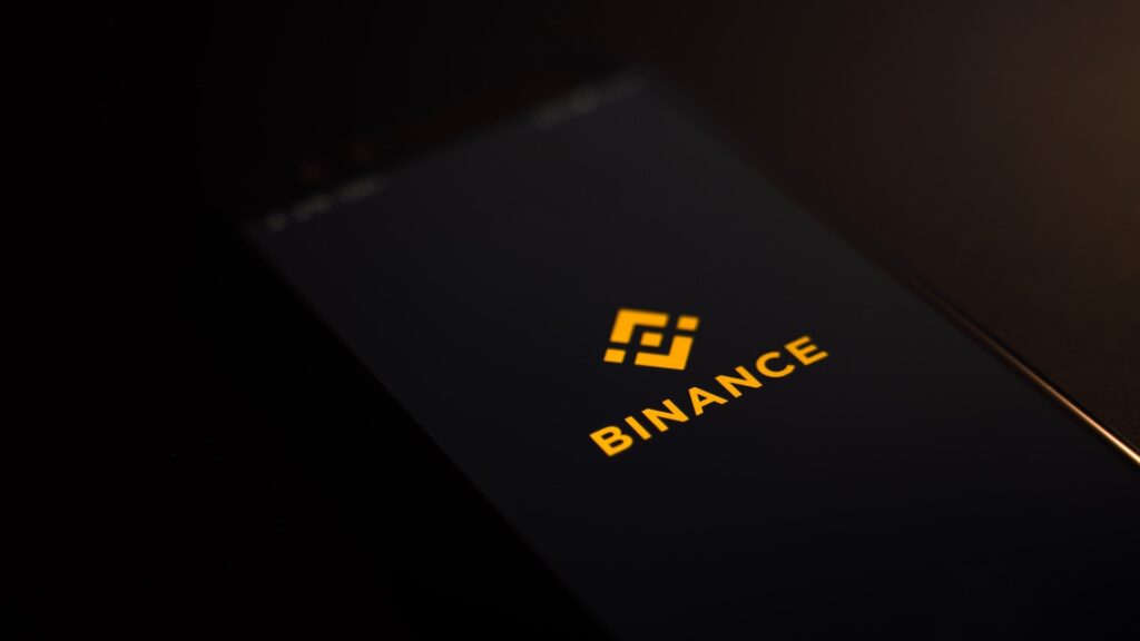 Криптобиржа Binance потеряла 1 миллиард долларов за сутки