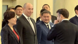 Чем депутат Мажилиса удивила президента Франции в Акорде