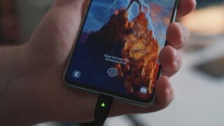 Эксперты предупреждают об опасности зарядки смартфона в чужом автомобиле