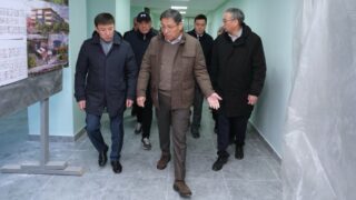 Ерболат Досаев проверил темпы строительства нового корпуса Центра детской неотложной медпомощи