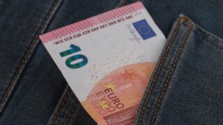 Евро остановился