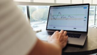 ФРС США оставляет учетную ставку на уровне 5,25-5,5%