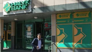 Halyk Bank будет изымать деньги мошенников