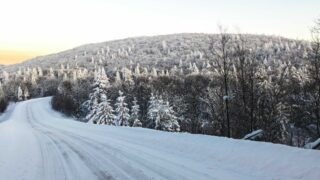 Из-за снегопада и ветра движение на трассе «Щучинск-Зеренда» ограничено
