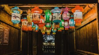 Молодая жительница Экибастуза подозревается в крупном мошенничестве через WhatsApp