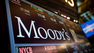 Moody’s меняет прогноз рейтинга США на негативный