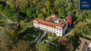 На аукционе выставлен «Последний Замок Моцарта», где хранился «Реквием»