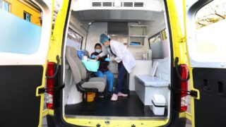 Передвижной пункт помощи для пациентов передан Центру СПИД в Алматы