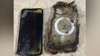 Phone «выжил» после падения в костер: необычная история владельца