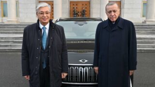 Президент Турции подарил Токаеву электромобиль