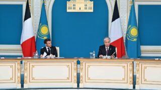 Прошел брифинг для СМИ Касым-Жомарта Токаева и Эмманюэля Макрона
