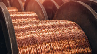 Рост доллара оказывает давление на цены меди