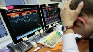 Рынок акций находится под давлением — эксперт