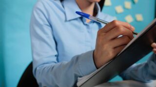 Тысячи казахстанцев официально отказались от своей национальности. Статистика МВД