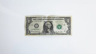 Сколько стоят доллар, евро и рубль в обменниках Казахстана 27 ноября