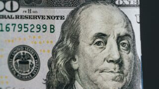 Сколько стоят доллар, евро и рубль в обменниках Казахстана 30 ноября