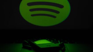 Spotify тестирует полные музыкальные видео в рамках потенциального противостояния с YouTube