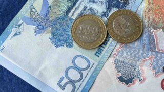 Средневзвешенный курс доллара на KASE снизился на 0,28 тенге за день