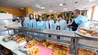 Усилен контроль за качеством питания в школах города Алматы 