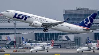 В аэропорт Алматы не вводили ограничений полетов LOT Polish Airlines