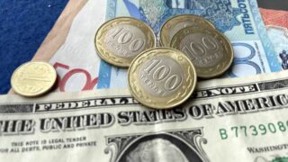 В Казахстане снизились объемы продажи иностранной валюты