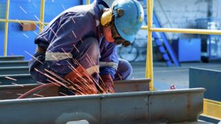 Более 70% работников-казахстанцев надо принять на работу иностранной компании в Казахстане