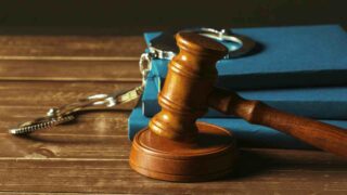 В Костанае вынесли приговор подросткам, которые убили пенсионерку топором