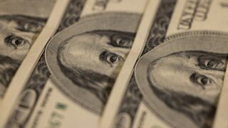 За сколько продают доллар, рубль и евро в обменниках Казахстана 22 ноября