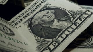 За сколько продают доллар, рубль и евро в обменниках Казахстана 24 ноября