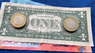 За сколько продают доллар, рубль и евро в обменниках Казахстана 8 ноября