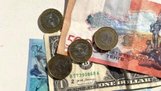 За сколько продают доллар, рубль и евро в обменниках Казахстана 9 ноября