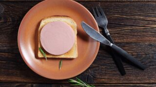 Жумангарин рассказал, сколько казахстанцы тратят на еду