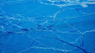 Алматинцев предупредили об опасности тонкого льда на водоемах