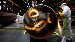 Государство получило контроль над трубным заводом в Актау