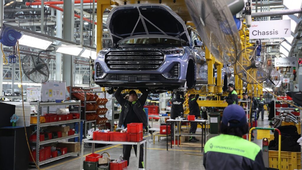 Производство автомобилей Kia Sportage и Kia Cerato. Фото: primeminister.kz.
