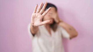 В Алматы на глазах людей избили женщину