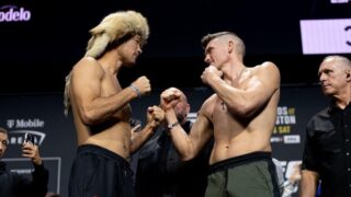 Министр Маржикпаев поздравил Шавката Рахмонова с победой над Томпсоном